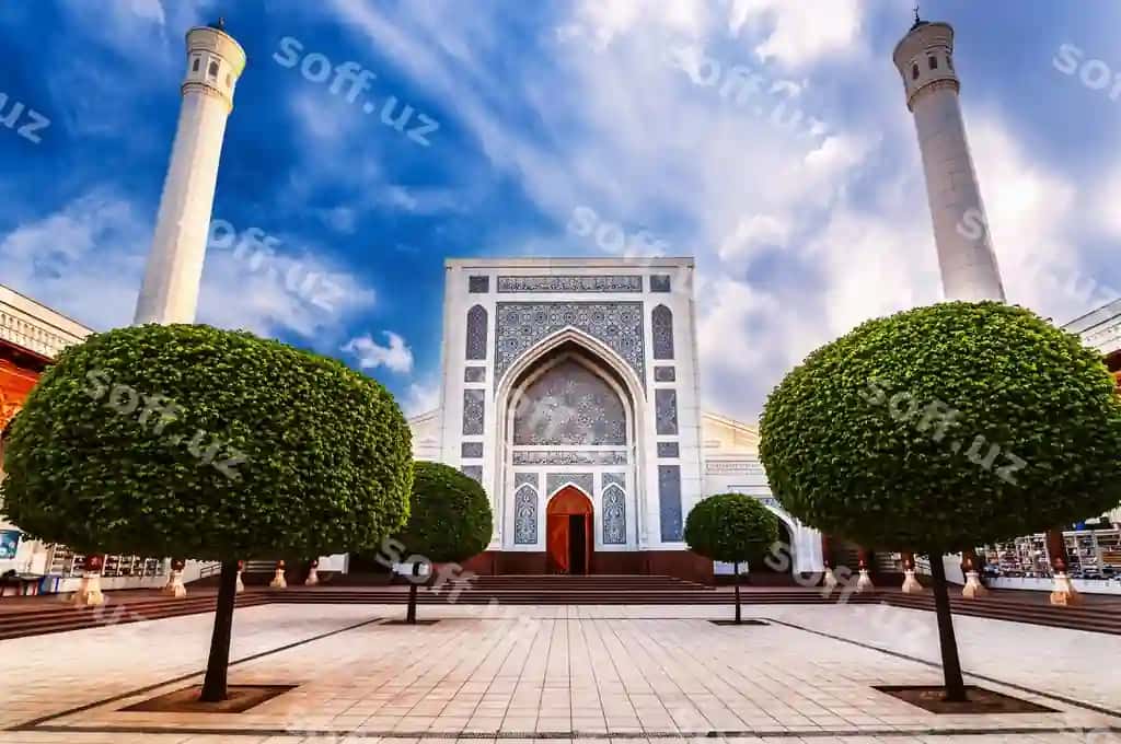 Zamonaviy Islom oq kichik masjid ikki minaret Toshkent O'zbekiston yoz | Modern islamic white masjid minor mosque with two minarets tashkent uzbekistan summer