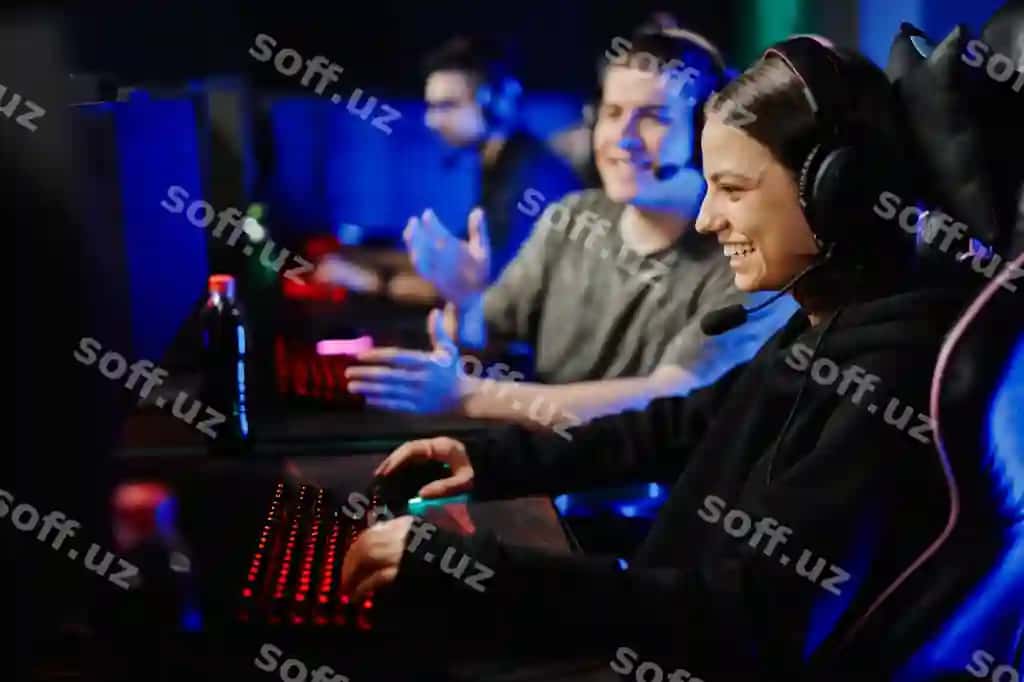 Ayol o'yinchi tomon ko'rinish | Female gamer side view