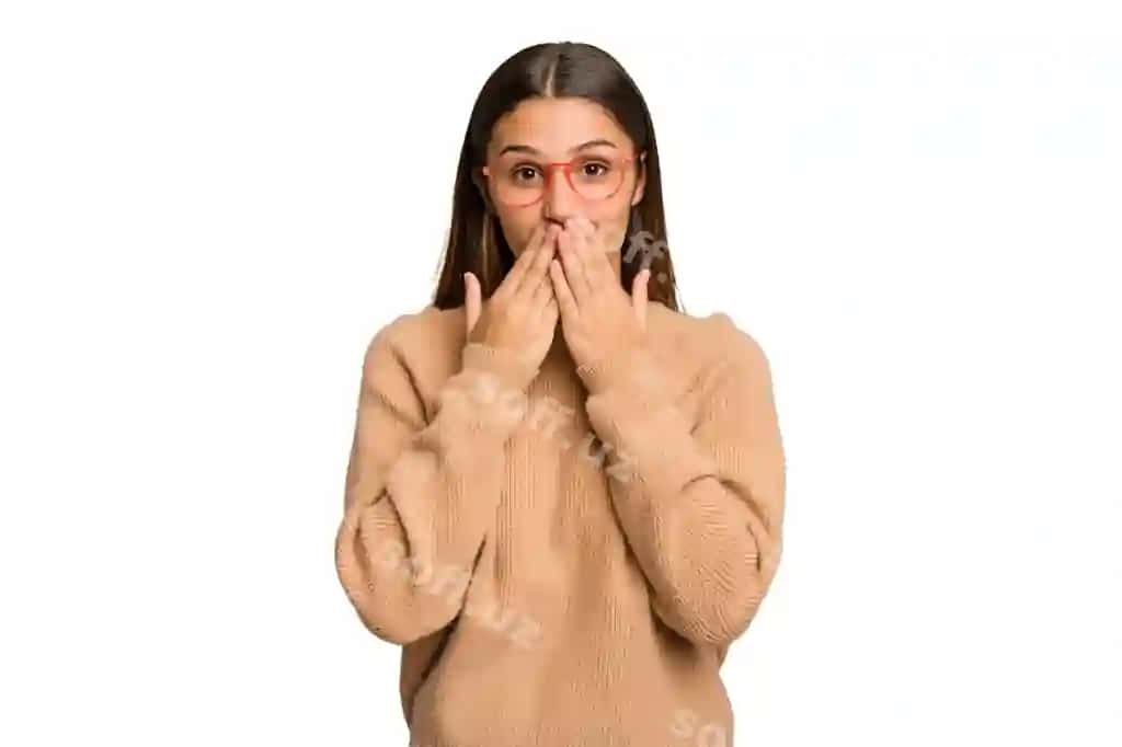 Shoklangan, o'rtasini qo'llar bilan tutgan holda | Shocked covering mouth with hands