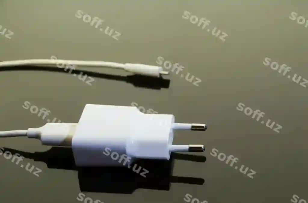 Yuqori burchakli ko'rinish mobil zaryadkа stol | High angle view mobile charger table 2
