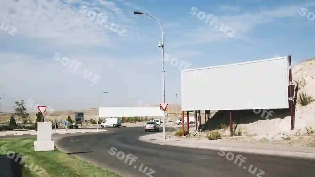 Bo'sh reklama billboardi burilgan yo'l yonida | Blank advertisement billboard near curved road