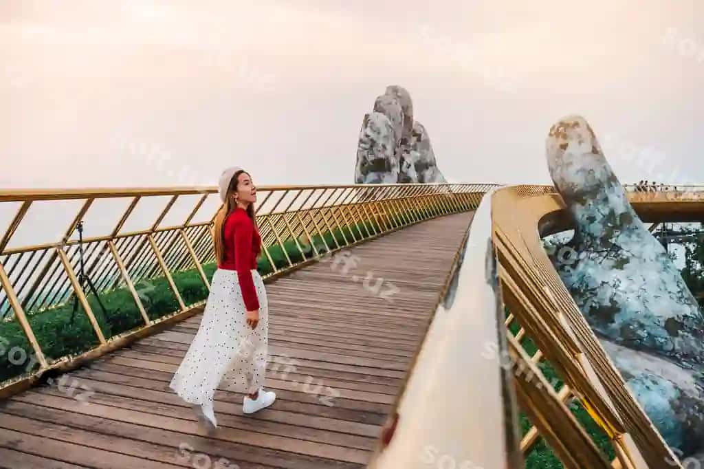 Sayohat ayol Oltin ko'prik Ba Na to'g'iliklari Danang Vietnam | Travel woman golden bridge ba na hills danang vietnam