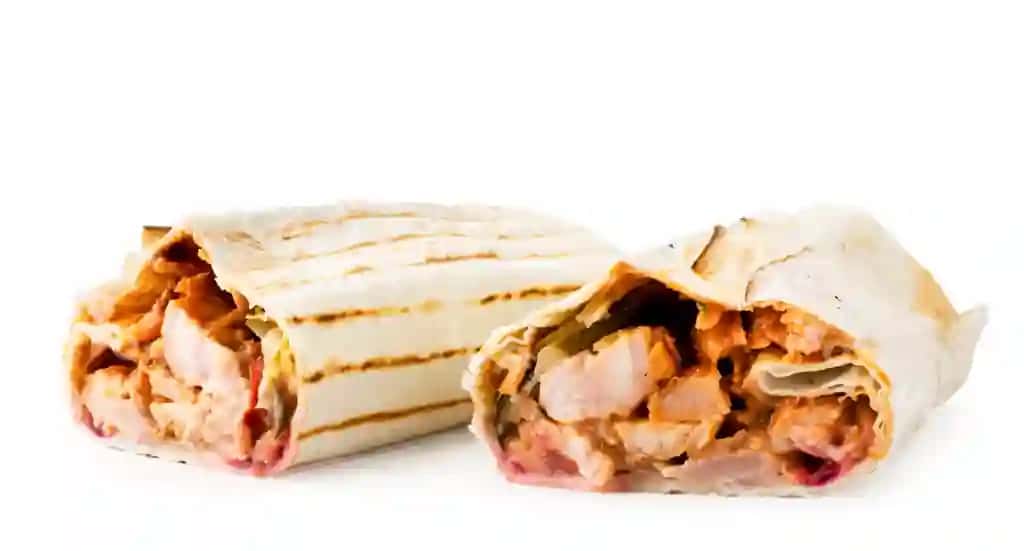 Ikki yarımi shaurma goshtli yaqin rasm oq rangda | Two halves shawarma with meat close up white