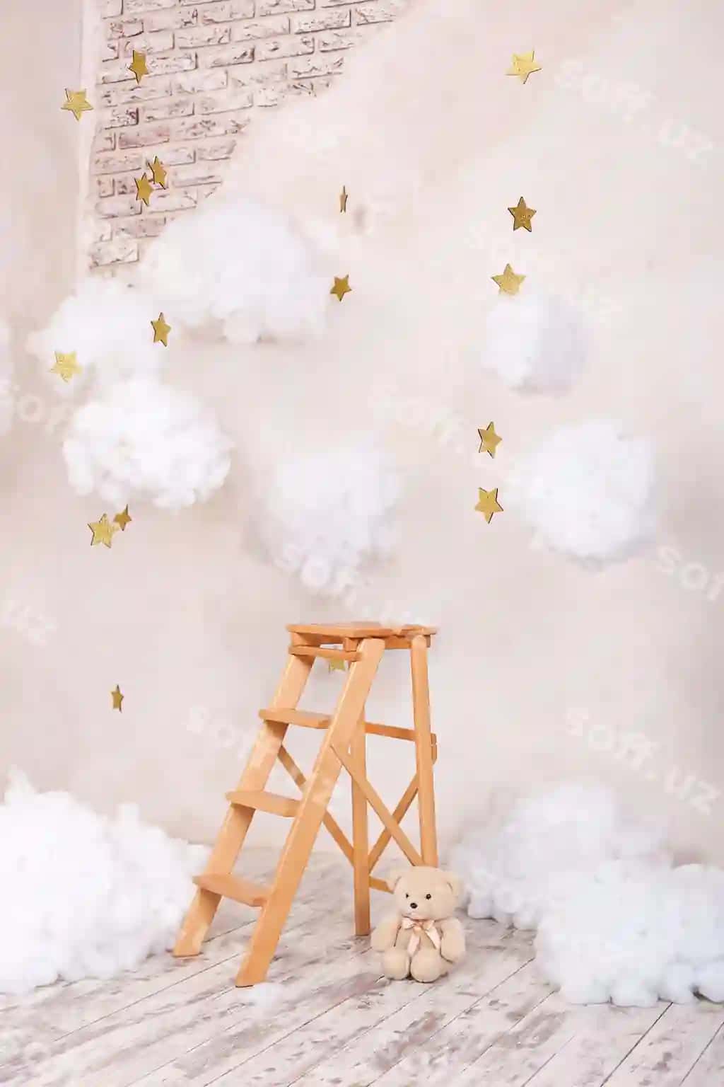 Yog'ochli shaxobcha stuli bulutlar bilan bolalar xonasi | Wooden staircase stool with clouds children room