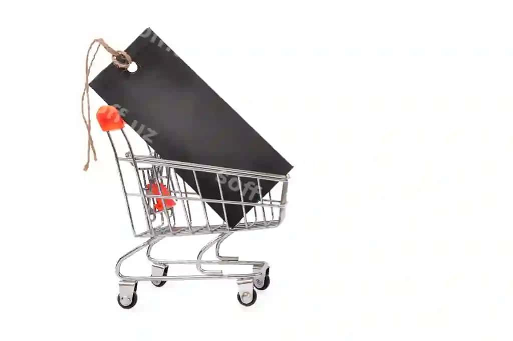 Xarid savati qora aktsiya belgisi bilan ajraltirilgan oq fonda | Shopping cart with black sale tag isolated white background 2