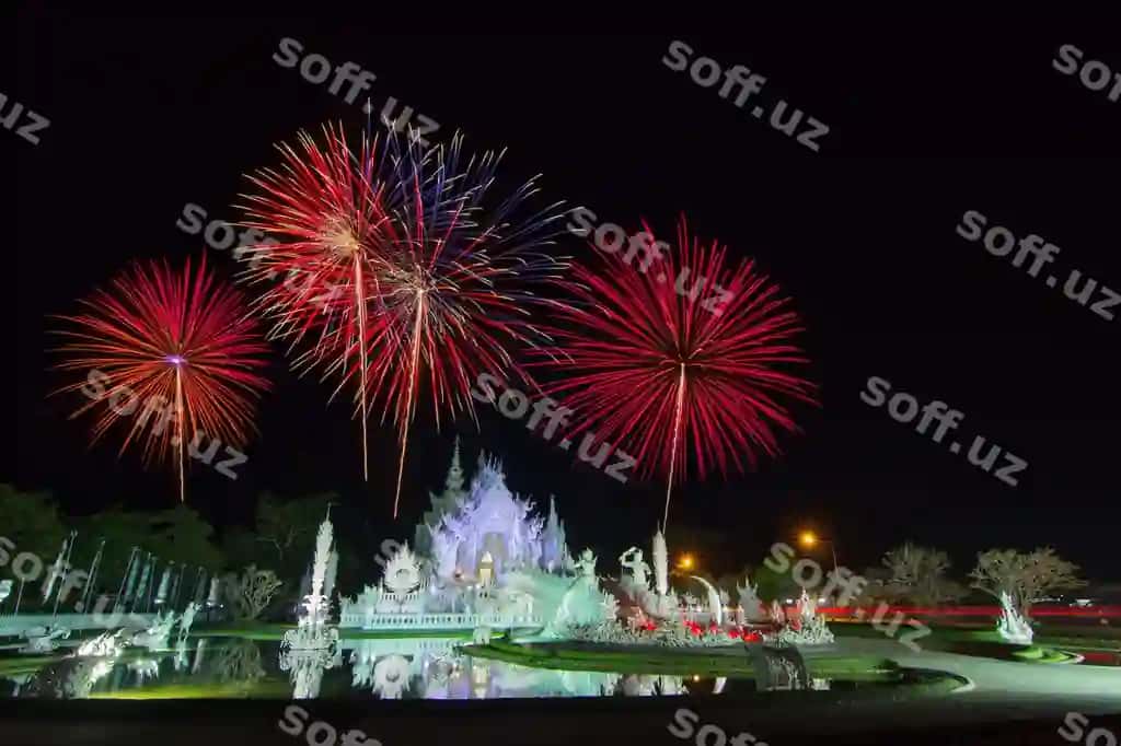 Polveotlar ko'rsatuvi tun sohibida | Firework display against sky night
