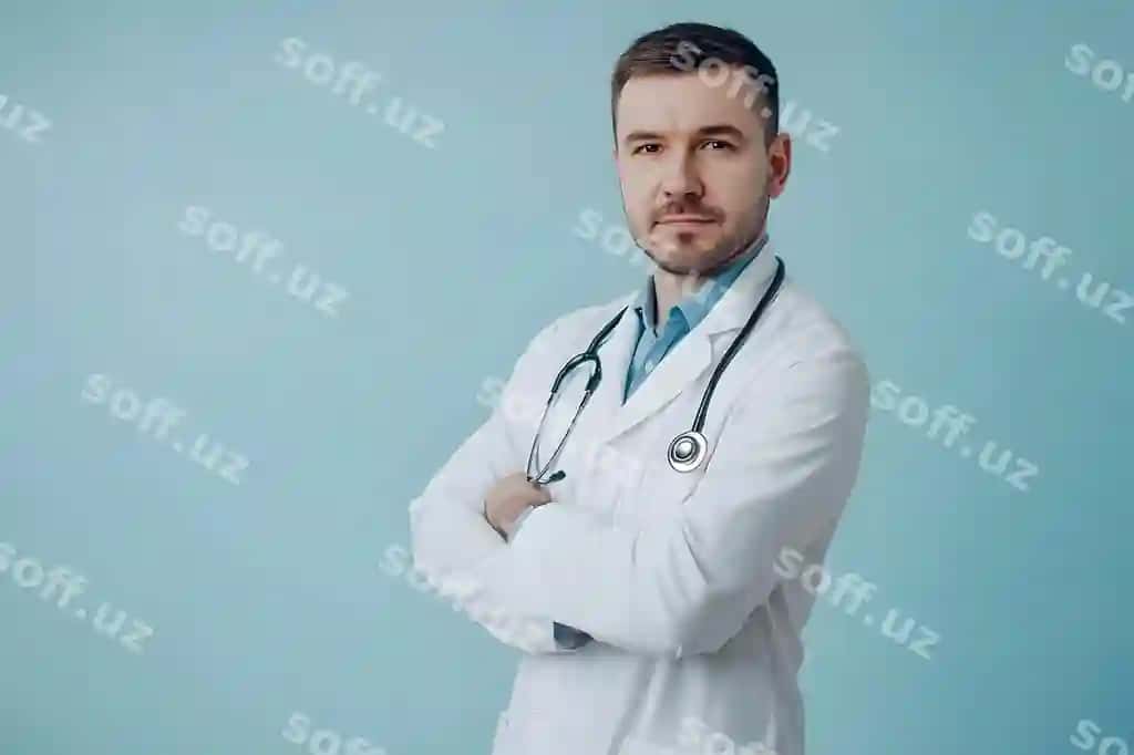 Er laboratorkostyum va stetoskop o'z qorni. | Man lab coat with stethoscope his chest 2