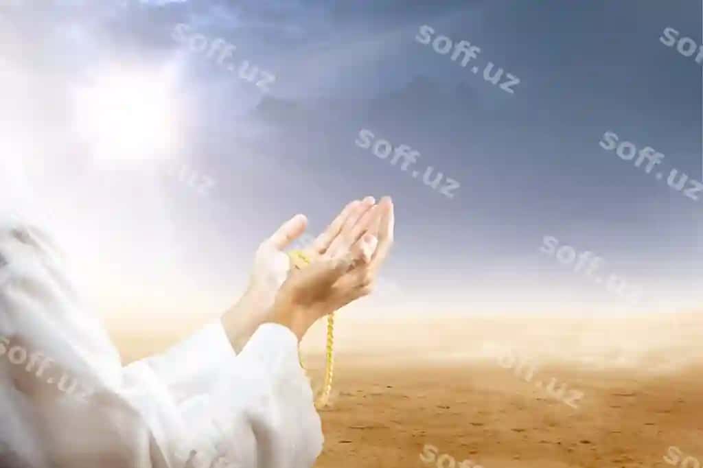 Muslim erkak tasbih bilan duo qilmoqda, uning qo'llari cho'lon | Muslim man praying with prayer beads his hands desert 2