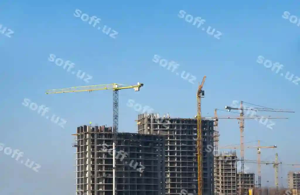 Past burchakdan ko'rinishda quruvchi qushlar aniq ko'k osmon orqali | Low angle view cranes building against clear blue sky