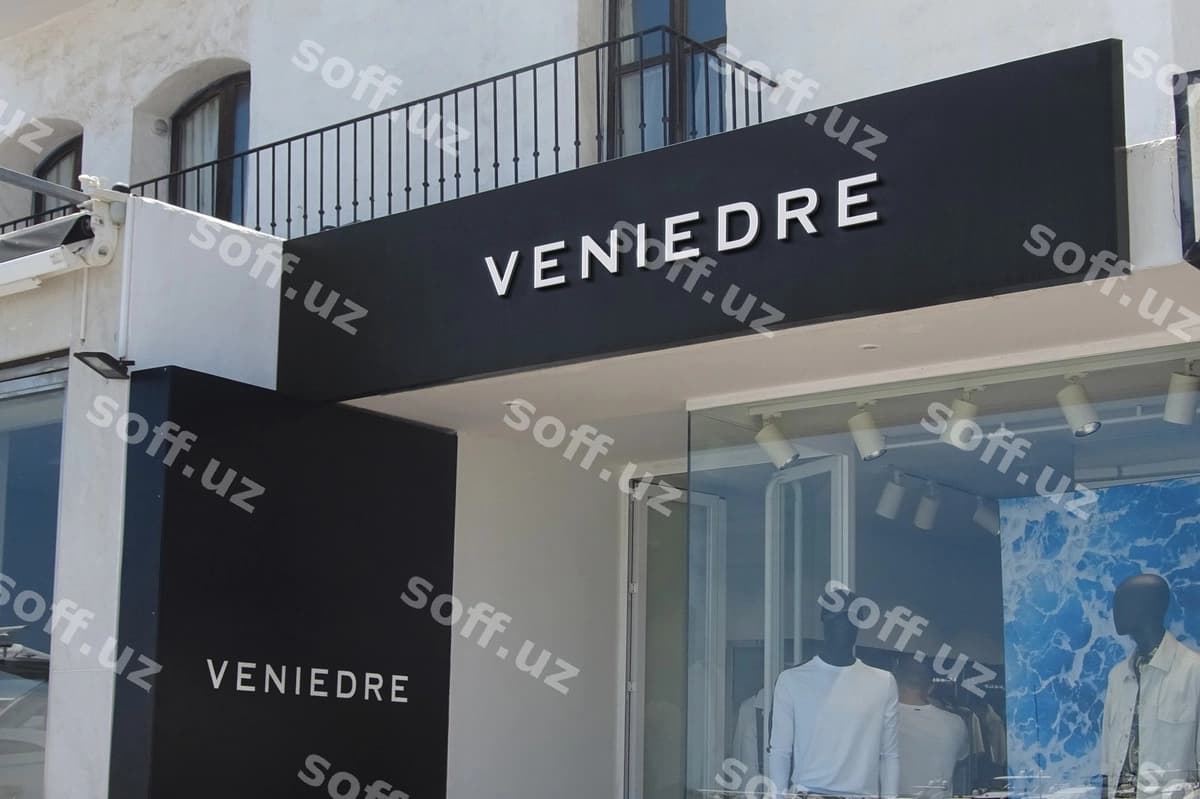 Uch o'lchovli oq logotip namunasi fassad belgisi | 3d white logo mockup facade sign