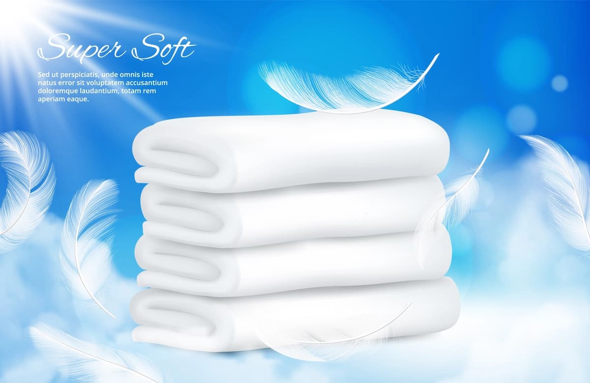 Patli oq sochiqlar bilan haqiqiy sochiqlar | Realistic towels background white towels with feathers