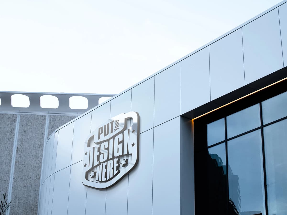 Haqiqiy tashqi binoning logotipi maketi | Realistic exterior building logo mockup