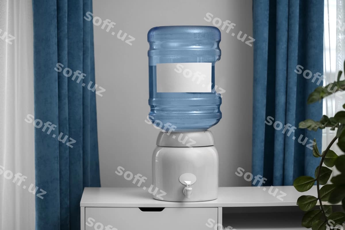 Katta plastik suv botuli namunasi | Big plastic water bottle mockup