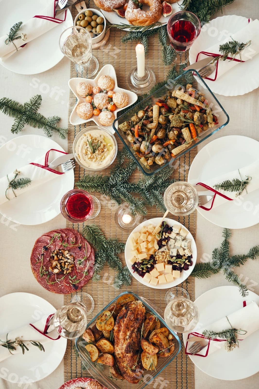 Rojdestvo kechki ovqat stol usti ko'rinishi | Christmas dinner table top view