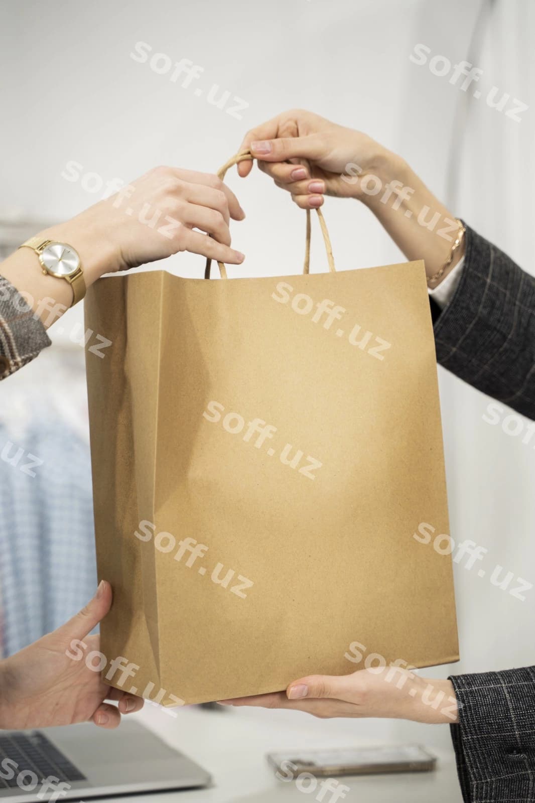 Yaqin qog'oz sumka namunasi | Close up paper bag mockup