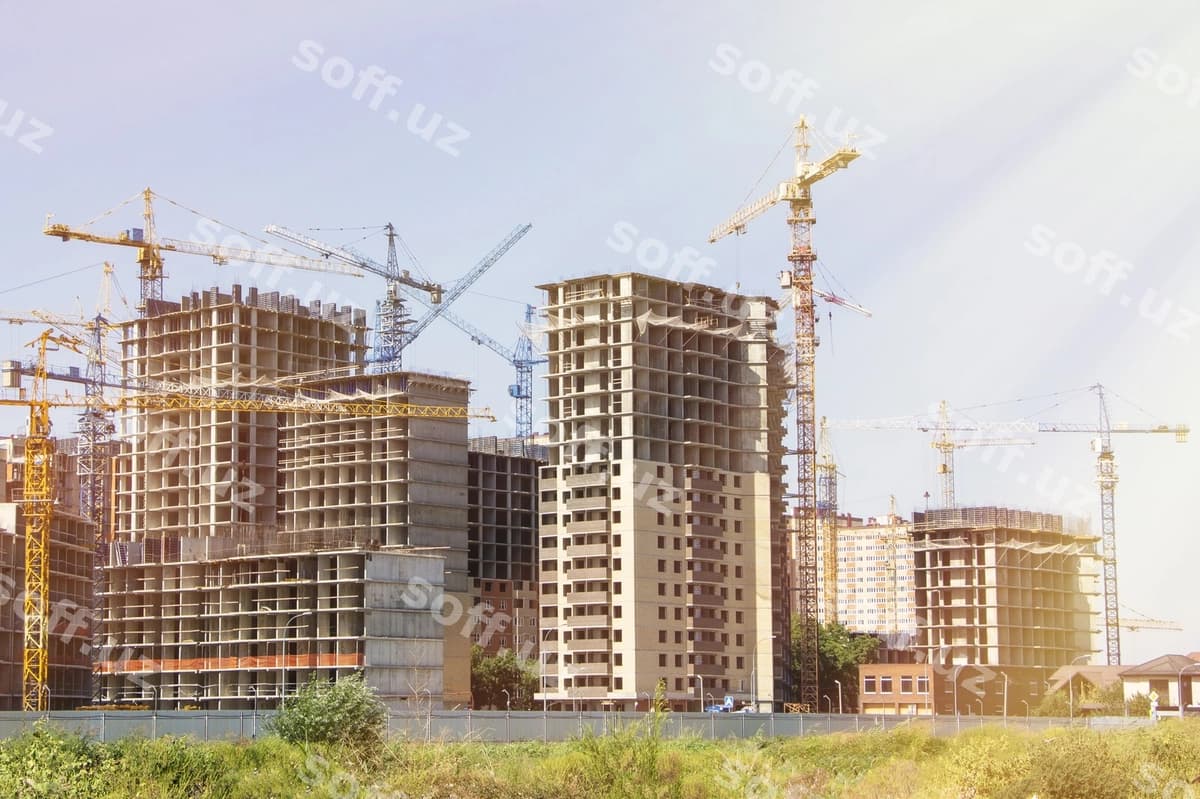 Qurilish joyi yangi baland binolar bilan | Construction site with new tall buildings