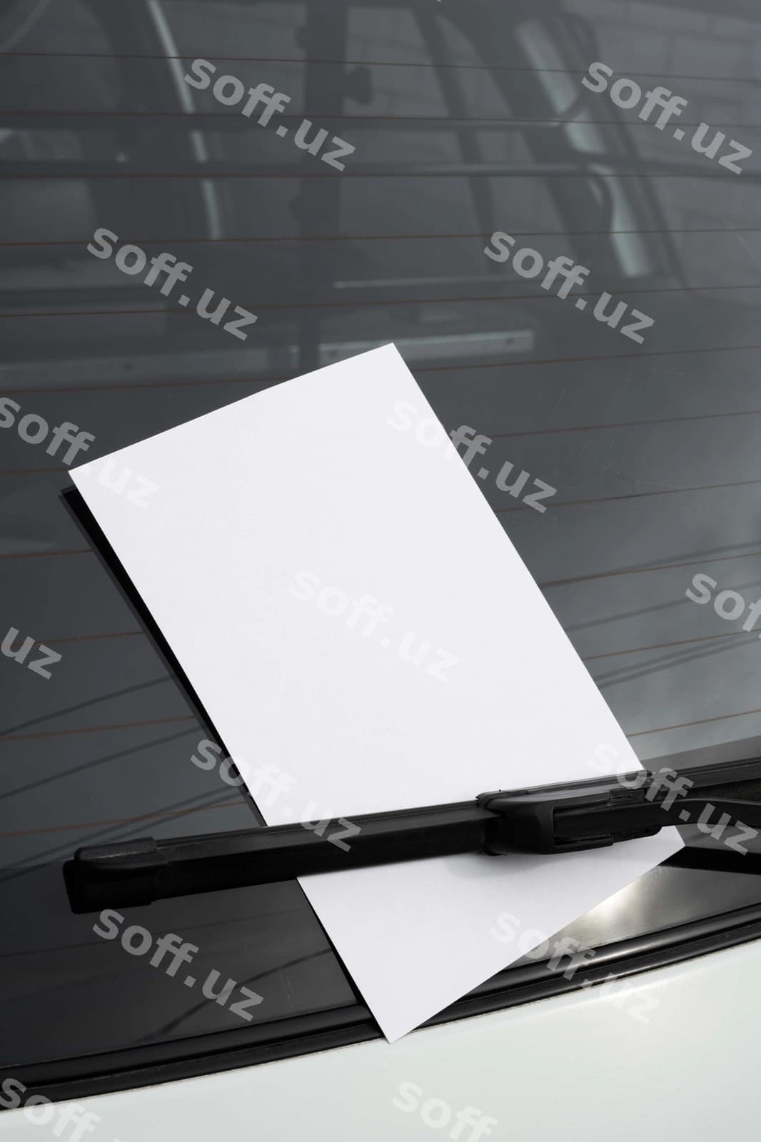 Flyer mashina orqa ko'rish aks namunasi | Flyer mockup rearview mirror car