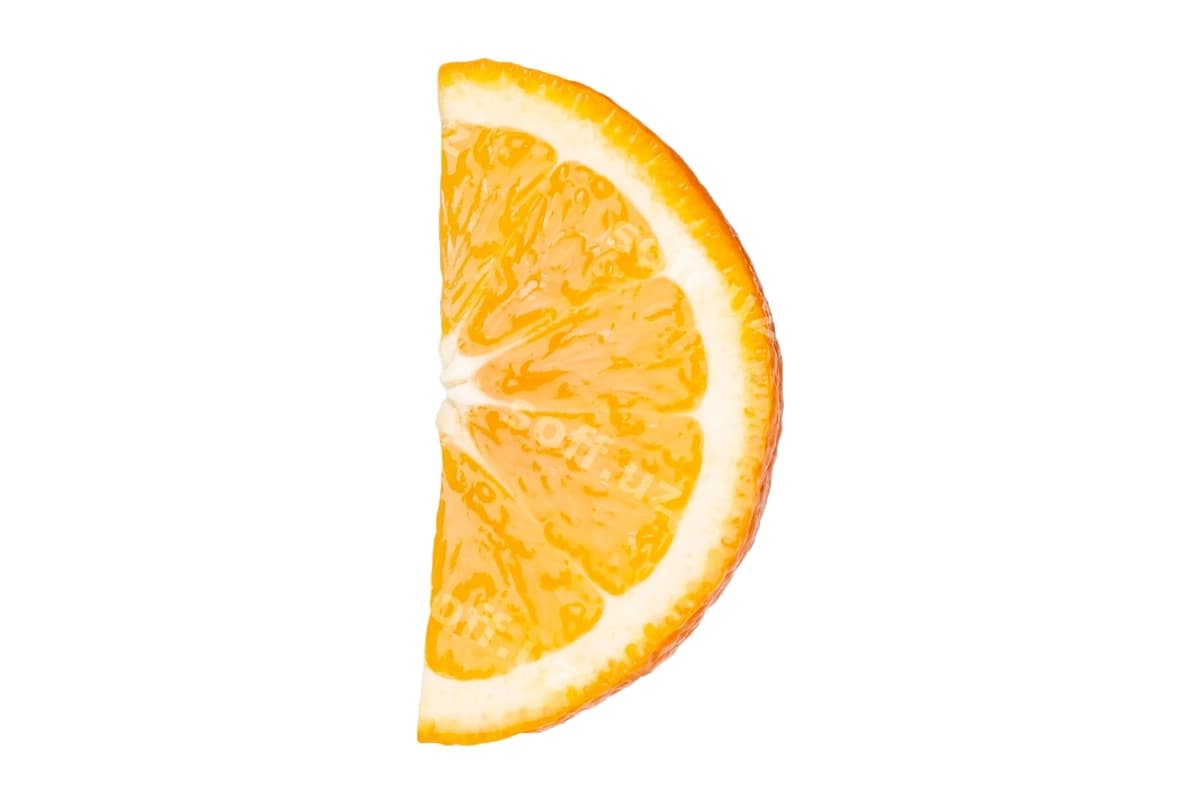 Yangi suyuq apelsin kesilgan dona ajrashgan | Fresh juicy orange cut piece isolated
