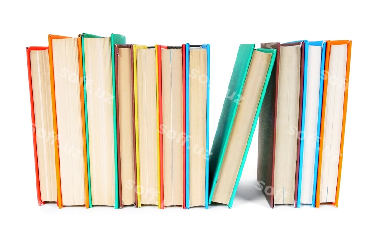 Ko'plab ranglilar kitoblar oq masa | Multi coloured books white table