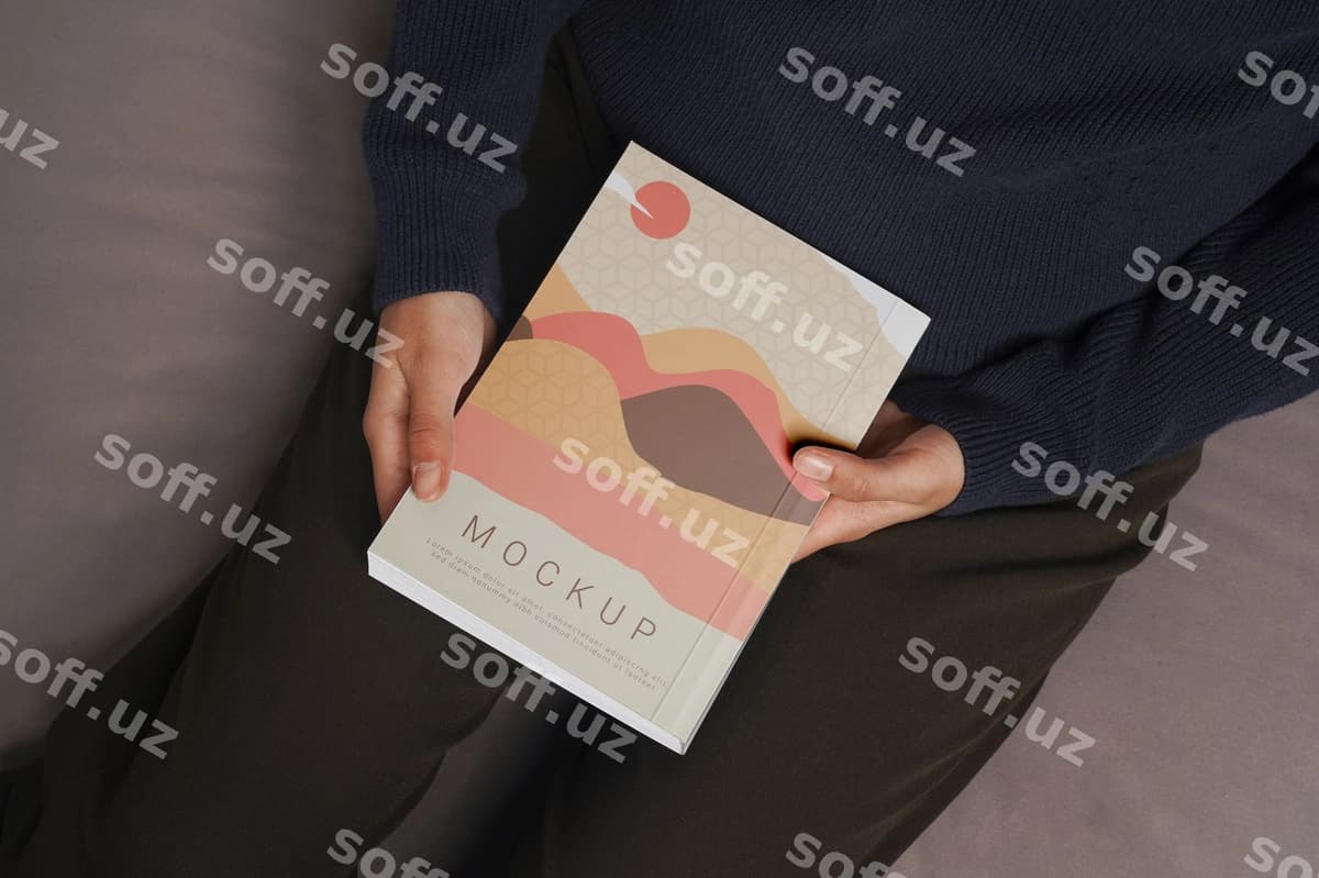 Uyda kitob o'qiyotgan odam | Person holding reading book home