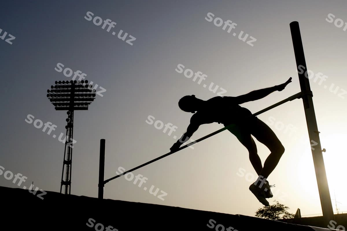 Balandlikka sakrash sportchisining tayanib sakrash silueti | Silhouette high jumper athlete pole vault