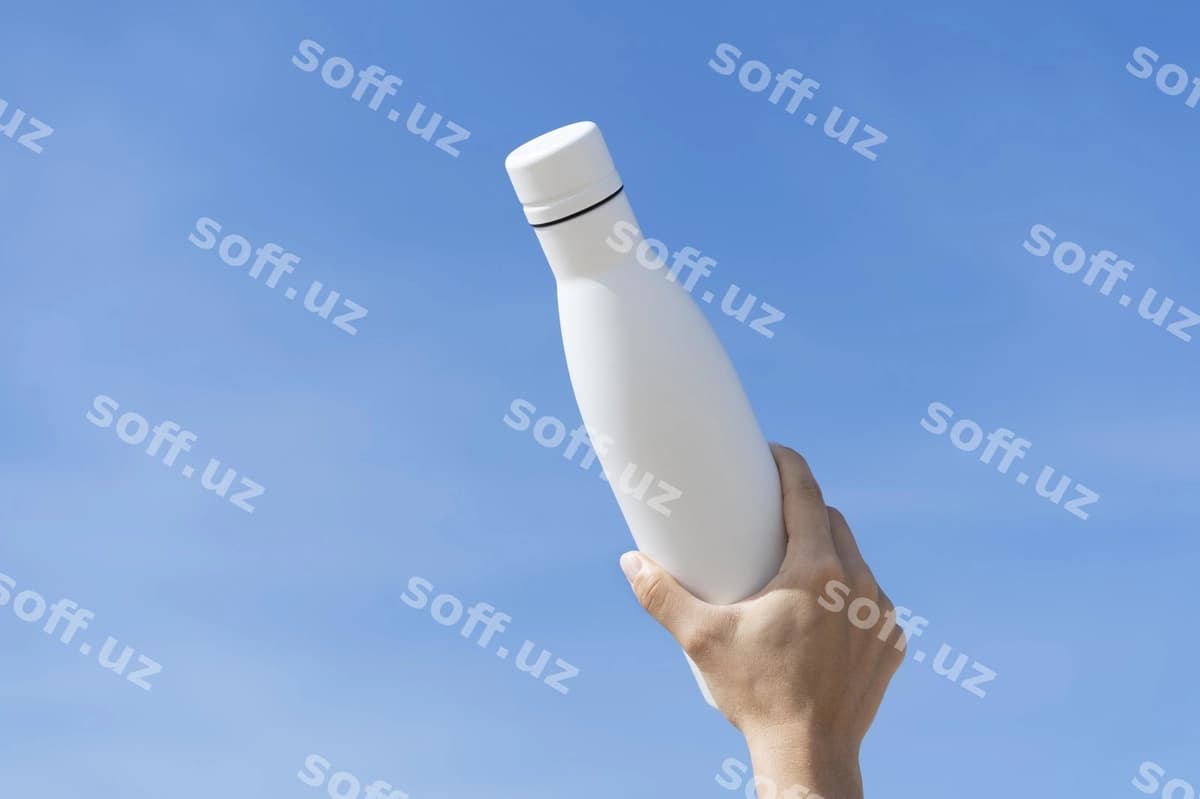 Suvo damchasi shisha namuna tabiat | Water drop bottle mockup nature