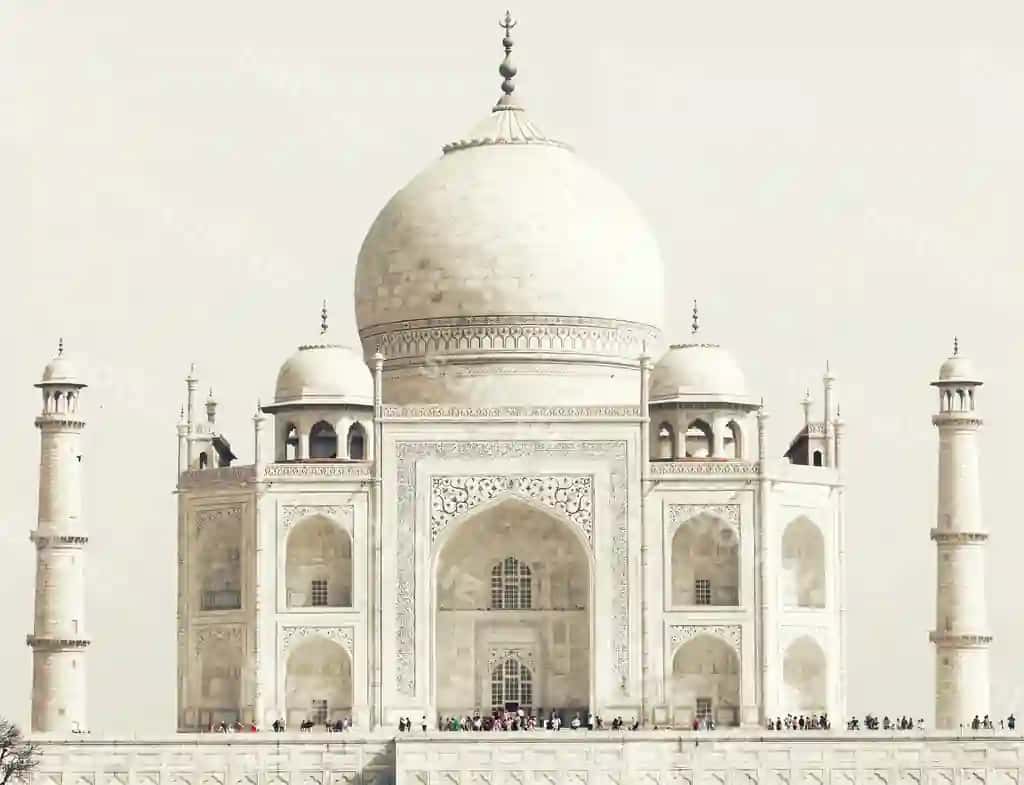 Tashqi ko'rinish Taj Mahal aniq oyna osmoni orqali | Exterior taj mahal against clear sky