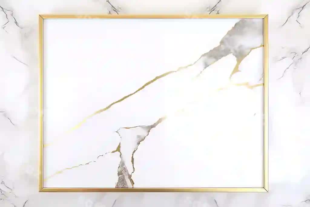 To'rtburchak oltin ramka oq marble orqa fonda | Rectangle gold frame white marble background