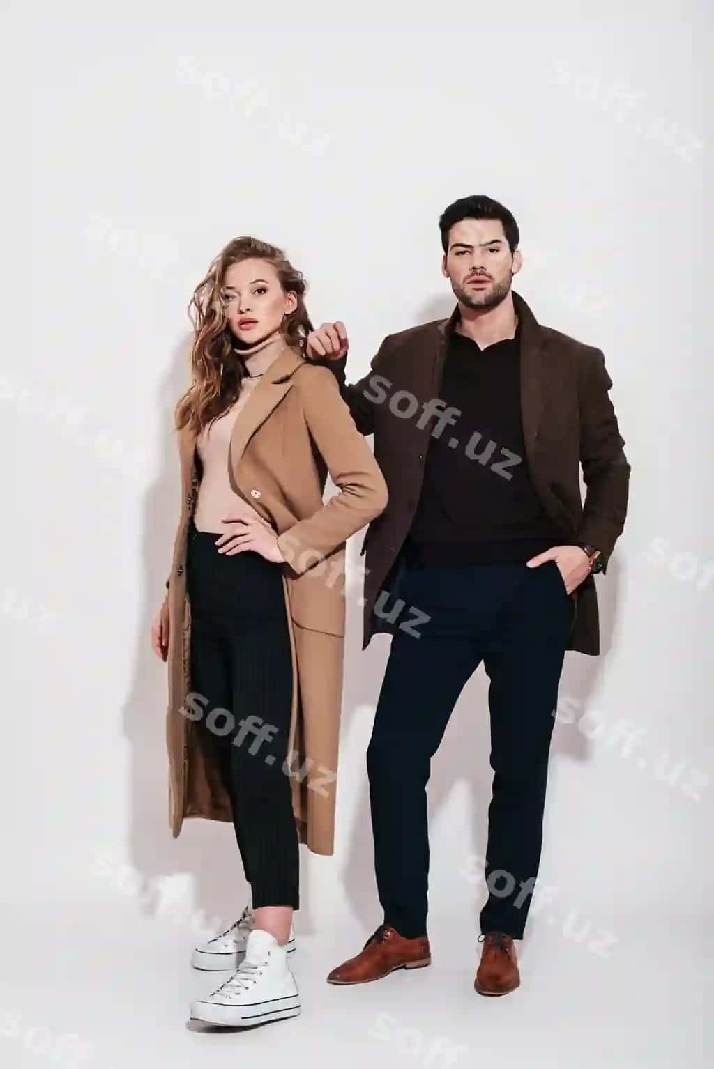 Ajoyib jozibali, chiroyli kiyingan juftlik poza beruvchi studiyada | Looking amazing attractive welldressed couple posing studio
