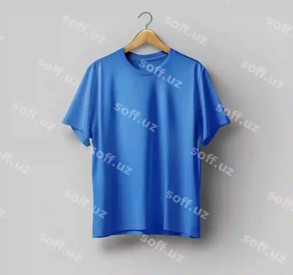 Ko'k rangli futbolka ashtarilgan ashqotish oq fonda bilan | Blue shirt hanging hanger with white background