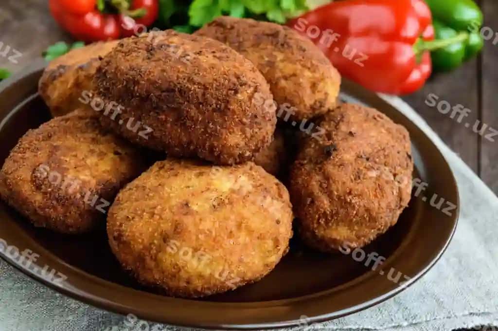 Goshtli kichik litlar qaynatilgan tuxum bilan yaxshi yaqin | Meat mini rolls with boiled egg close up